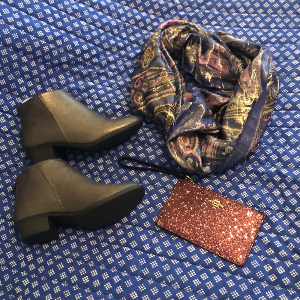 ‼️BRAND NEW‼️ JustFab Metallic Elisha Booties